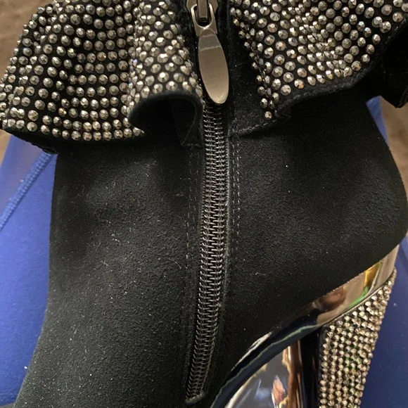 Elegant Black Lady Couture Ankle Boots with Studded Cuff - Picture 7 of 11
